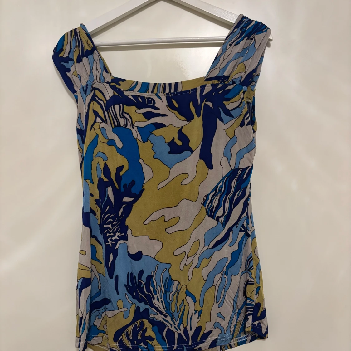 Blommig blå och grön linnetopp - 1