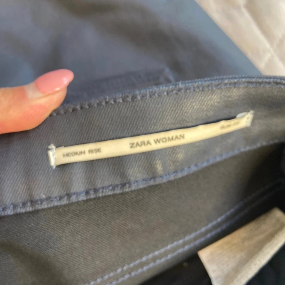 Mörkblå slim byxor från Zara Woman - 3