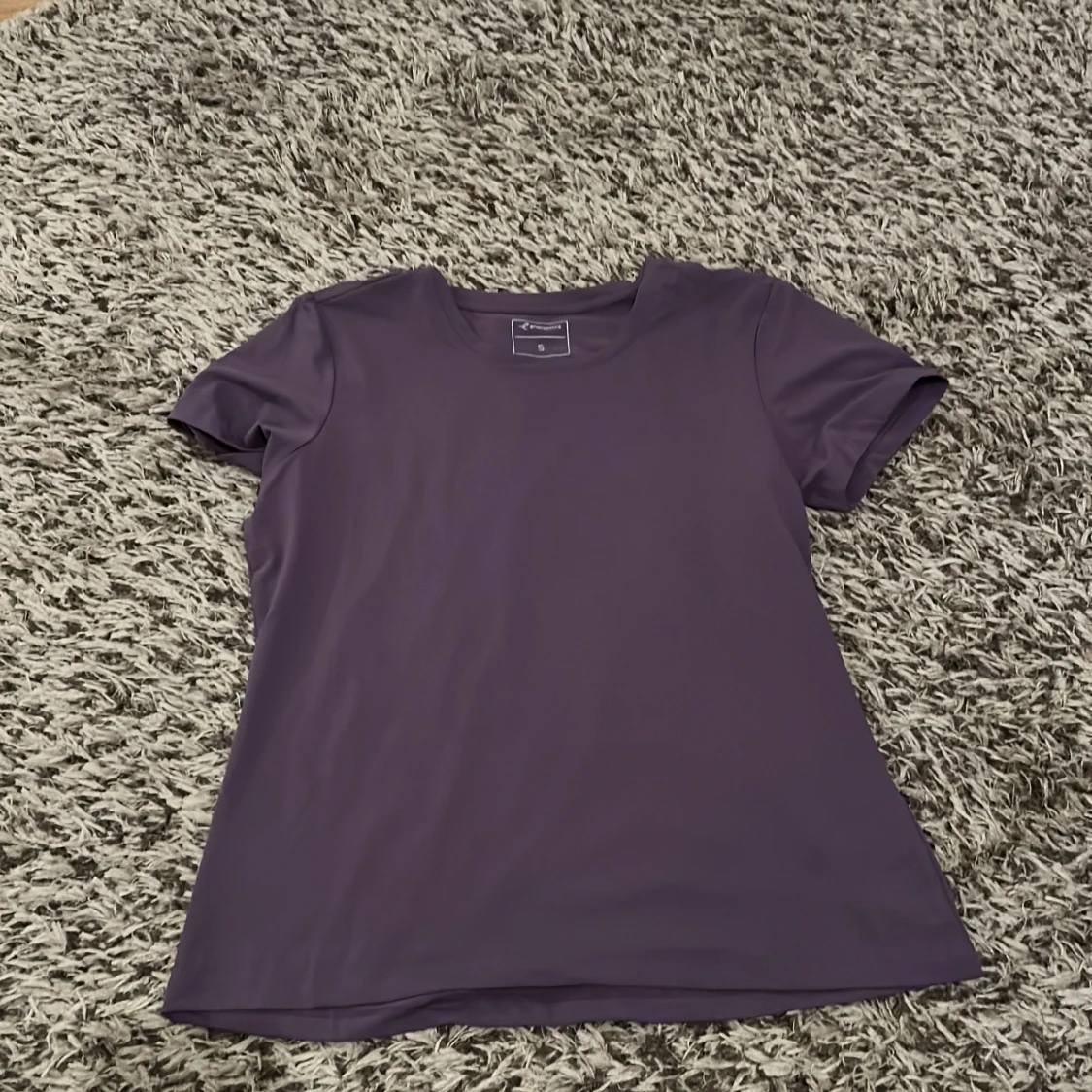 Lila tränings T-shirt - 1