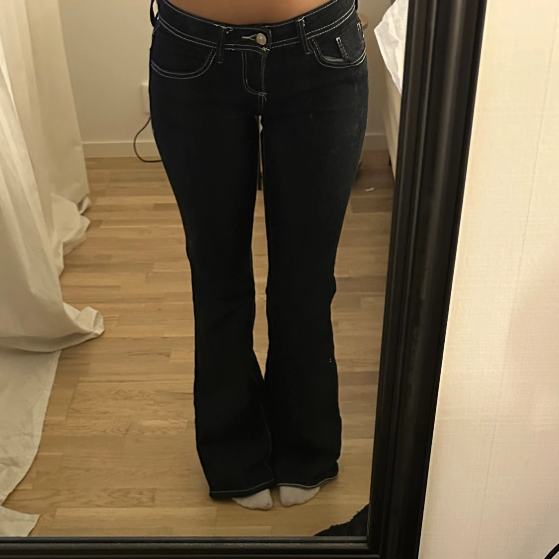 Mörkblåa bootcut jeans - 1