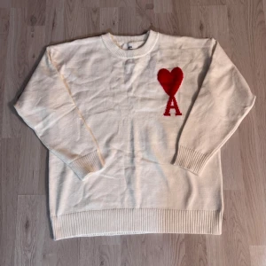 Ami paris white sweater - Size M, good quality, condition perfect. Sellinh it because it cant fit me