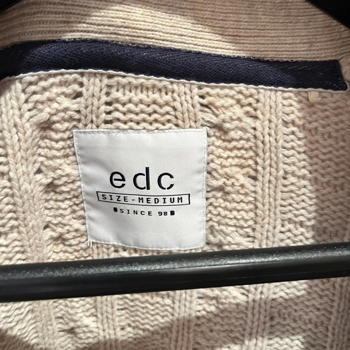 Beige stickad kofta från edc ESPRIT - 2