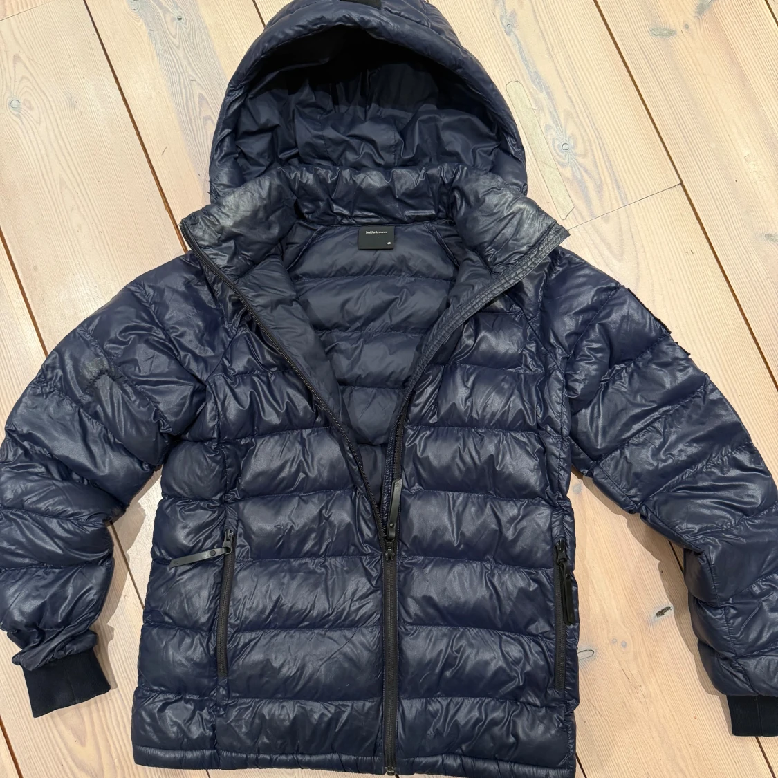 Mörkblå pufferjacka med huva - 1