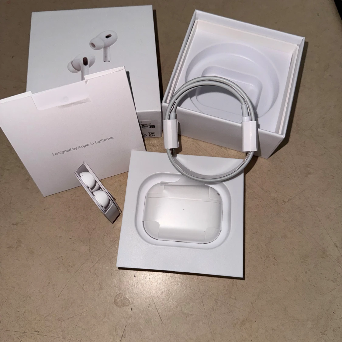 AirPods Pro (2nd generation) with MagSafe Charging Case (USB-C) - 3