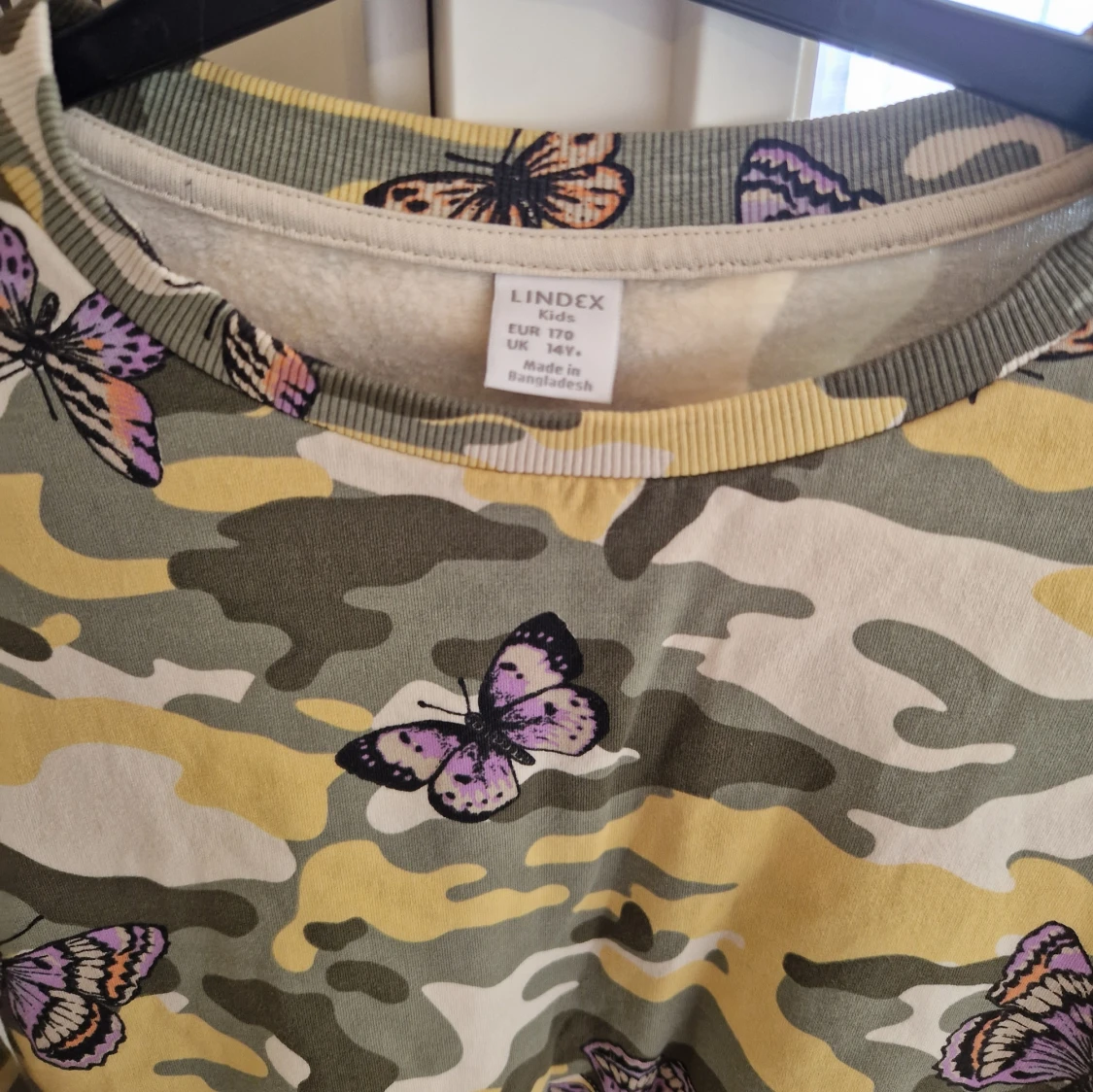 Camouflage tröja med fjärilar Lindex - 2