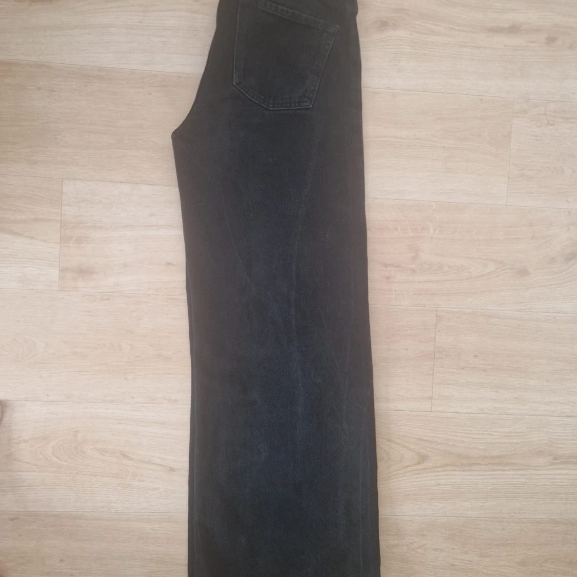 Svarta wide jeans från NA-KD - 2