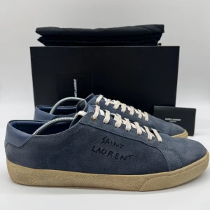 SAINT LAURENT SL/06 - Saint Laurent SL/06 - Skick: 9/10 - Tillbehör: Dustbag & Kort - Storlek 46 - Nypris ca 8000kr - Deluxecloset