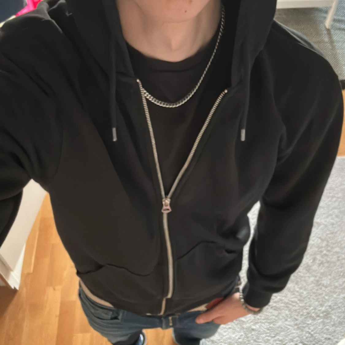 Svart hoodie med dragkedja från Weekday - 1