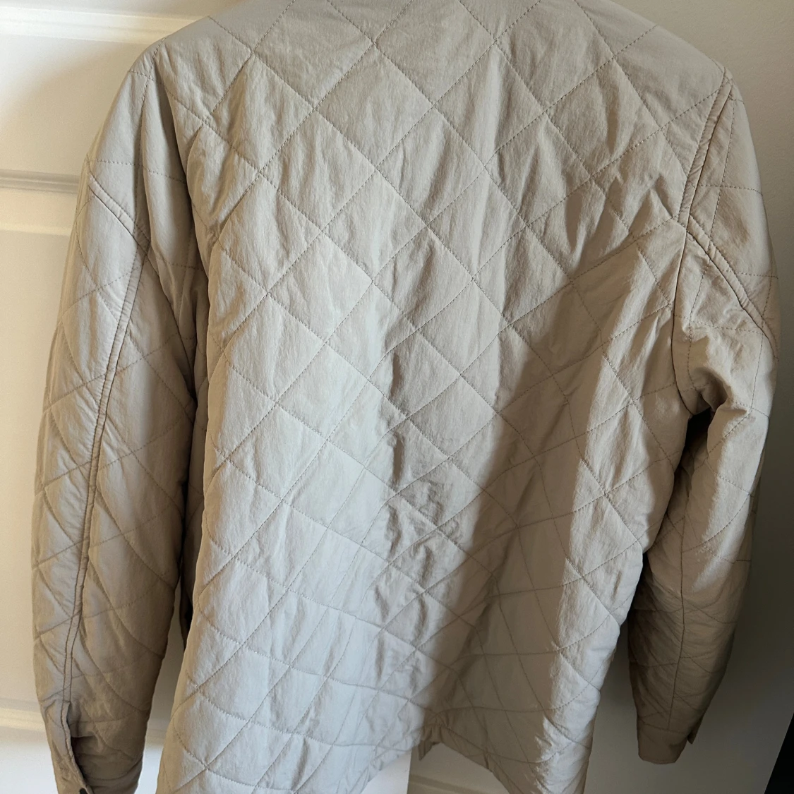 Beige quiltad jacka  - 1