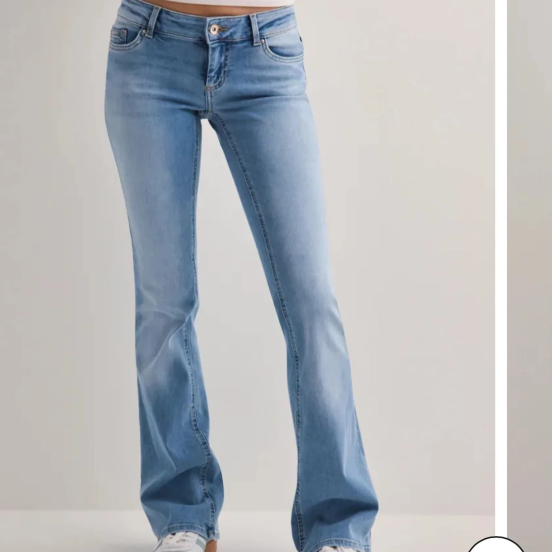Lågmidjade bootcut jeans - 2
