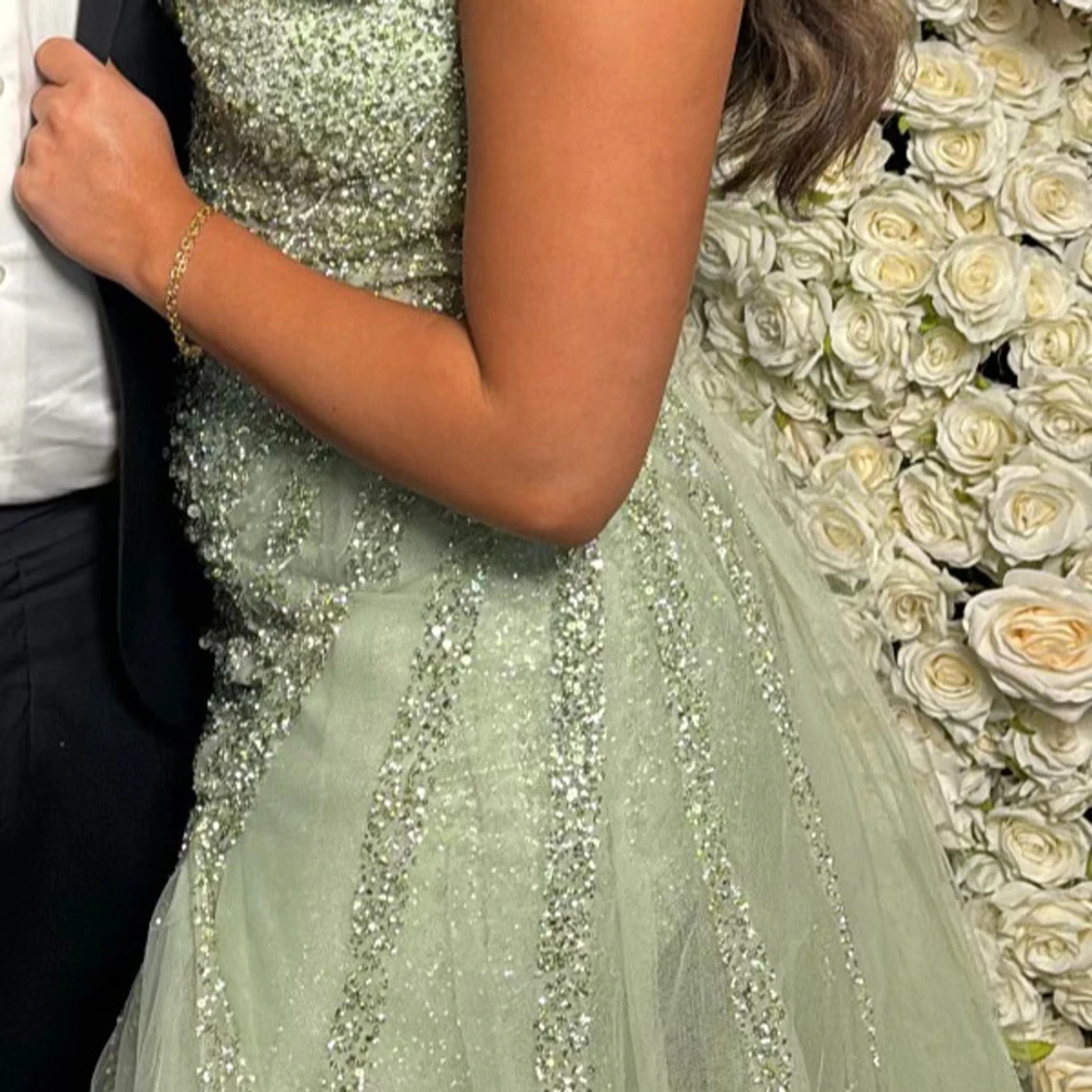 Ljusgrön glittrig balklänning - 1