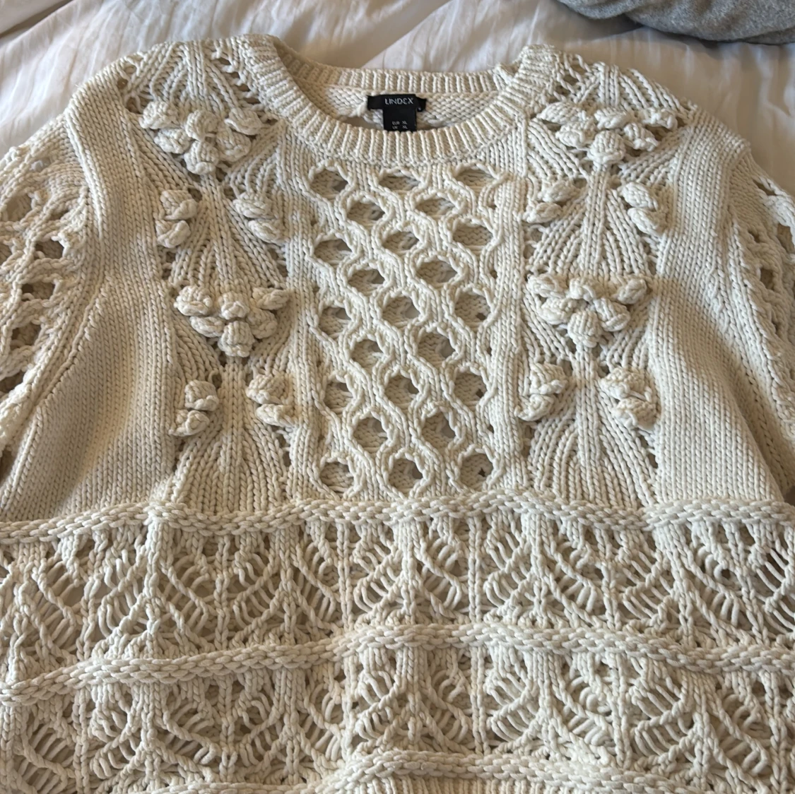 Vit stickad tröja  - 1