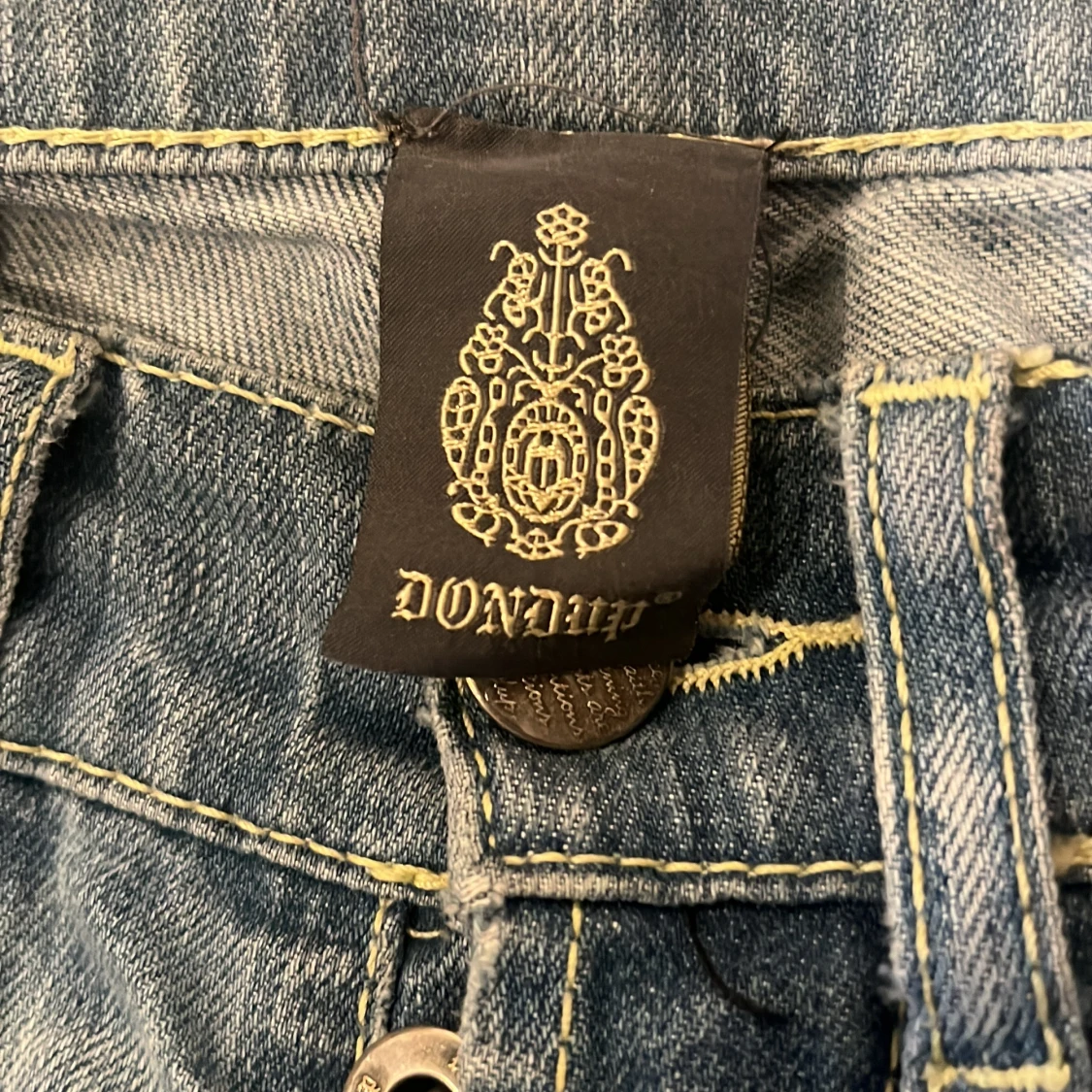 Blå slitna jeans från Dondup - 2