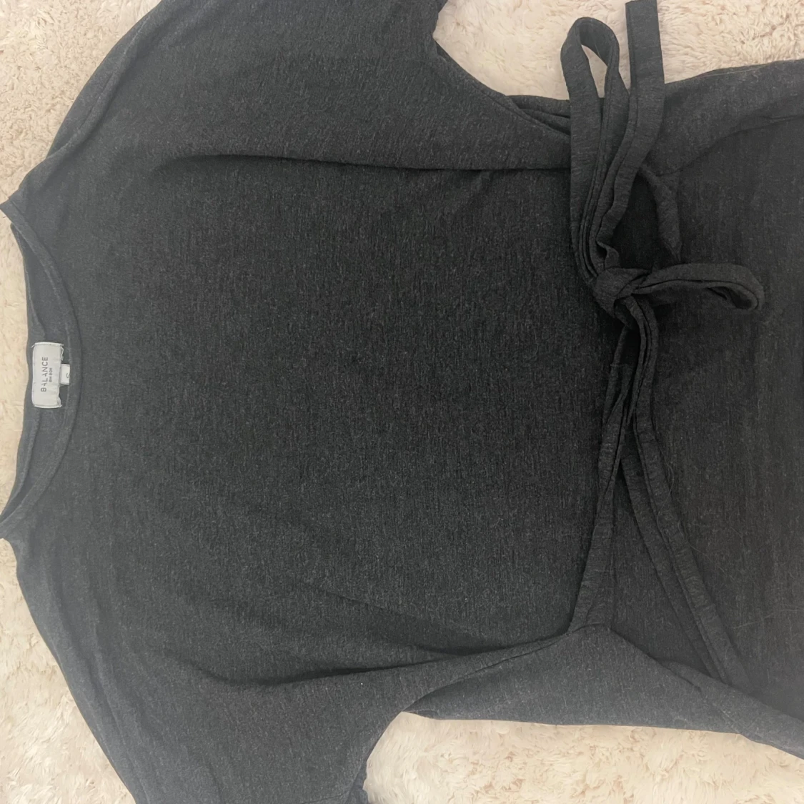 Svart/grå långärmad tröja med knyt från Bik Bok - 1