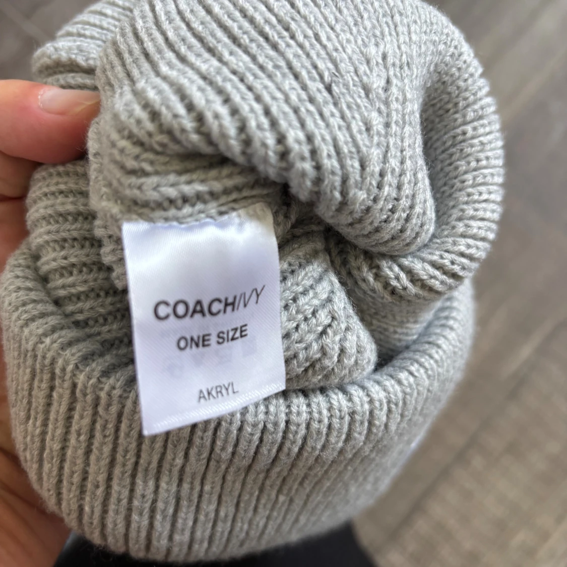 Ljusgrå ribbstickad mössa COACH IVY - 4