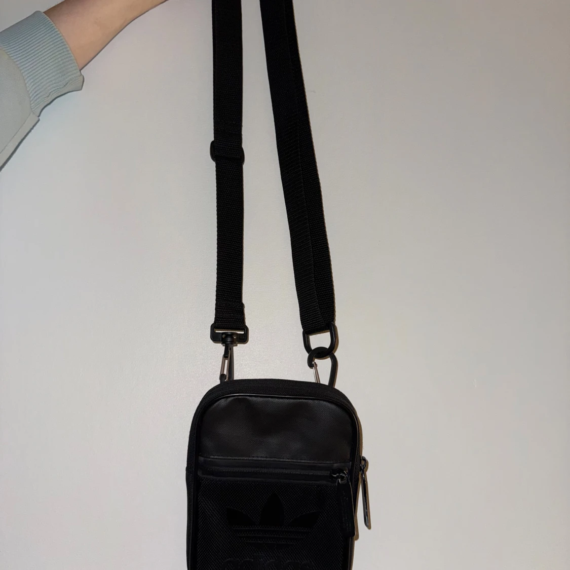 Svart axelväska från Adidas - 1