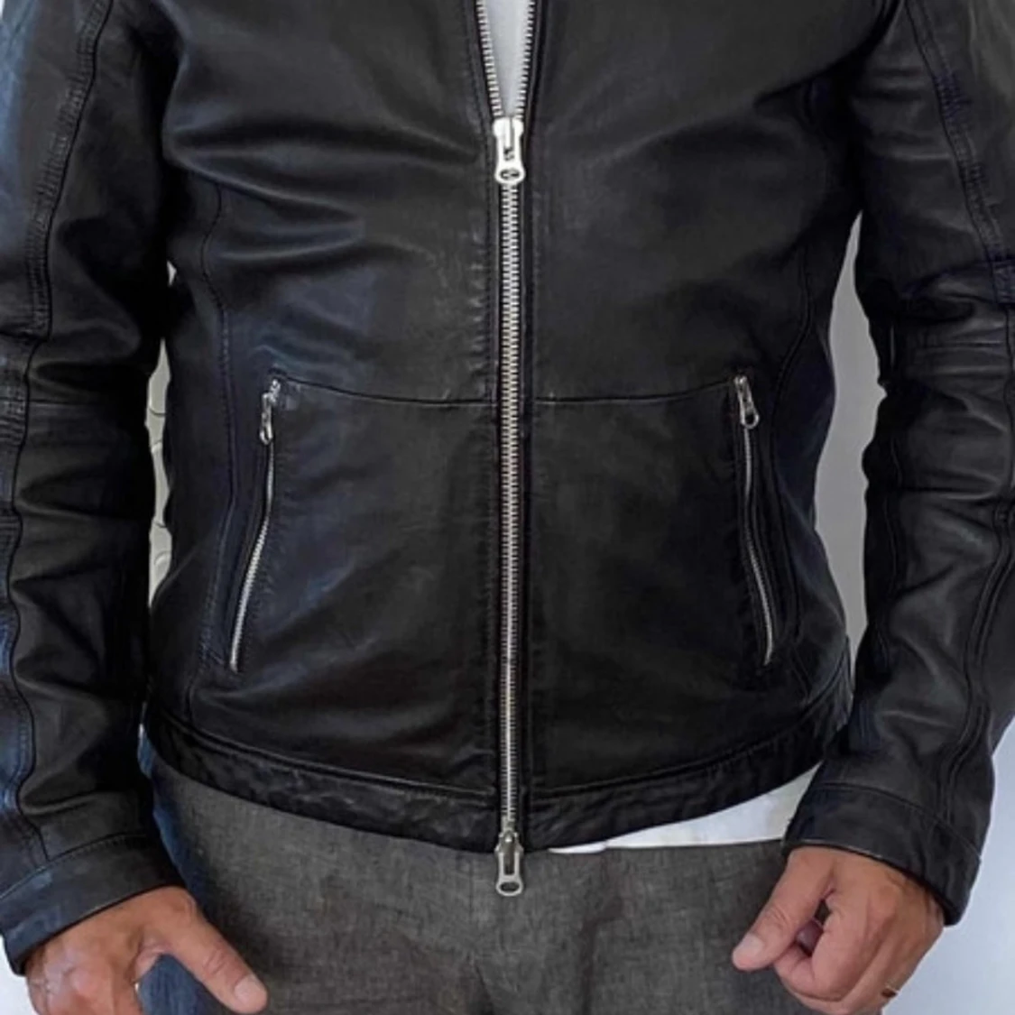 Mörkbrun skinnjacka från Human Scales