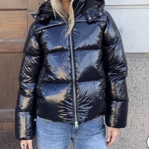 Nelly jacka! - Super fin populär jacka! Köpt för 800 inga defekter alls knappt använd!