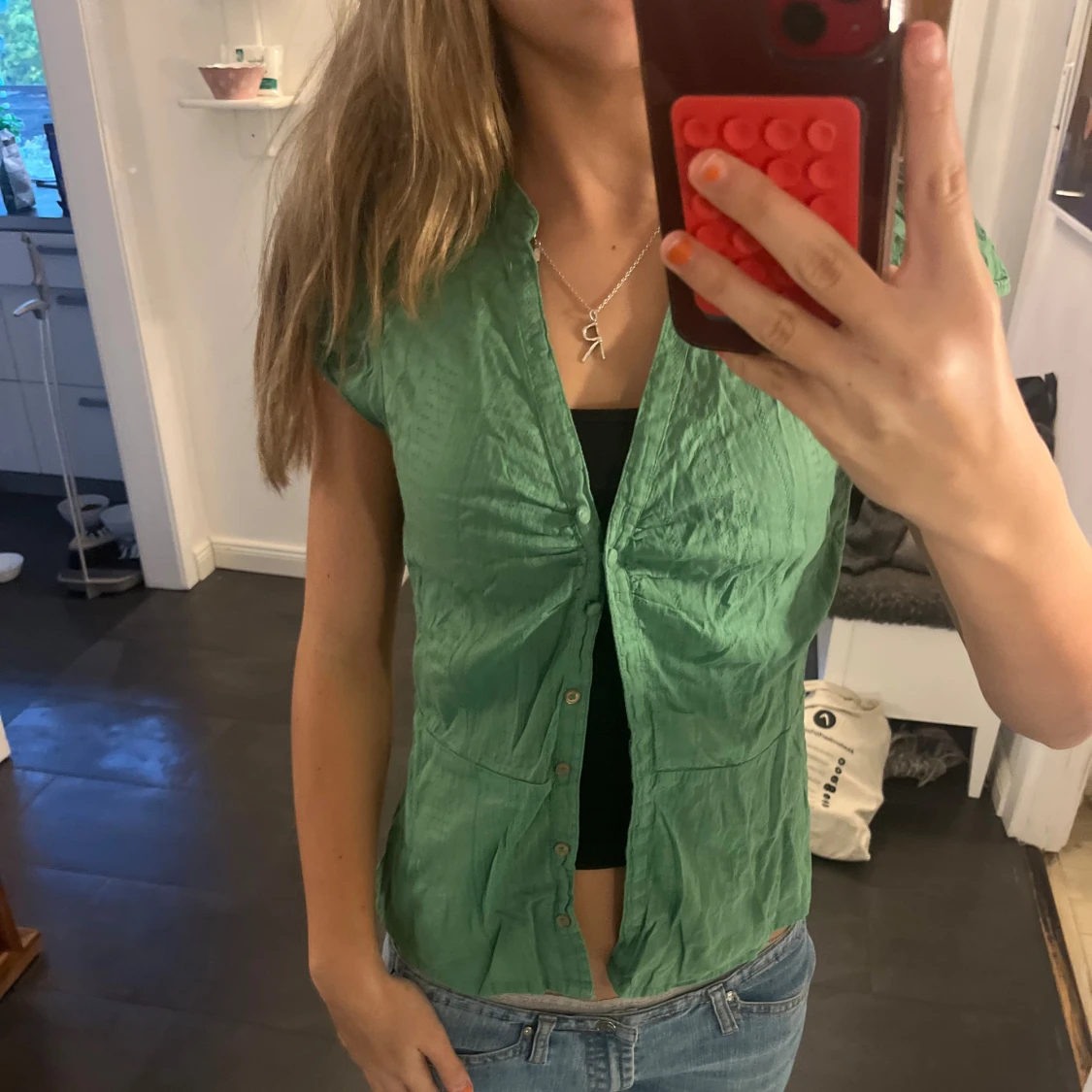 Grön kortärmad skjorta med knappar