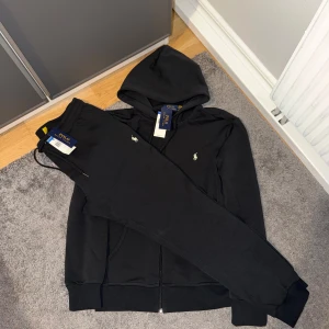 Ralph Lauren Tracksuit - 👕 Ralph Lauren Tracksuit  ✈️  Shipped same day  📏  Size M  🌟  Condition - new, with original tags 