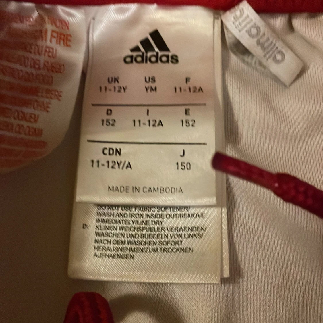 Röda Adidas shorts med vita ränder - 1