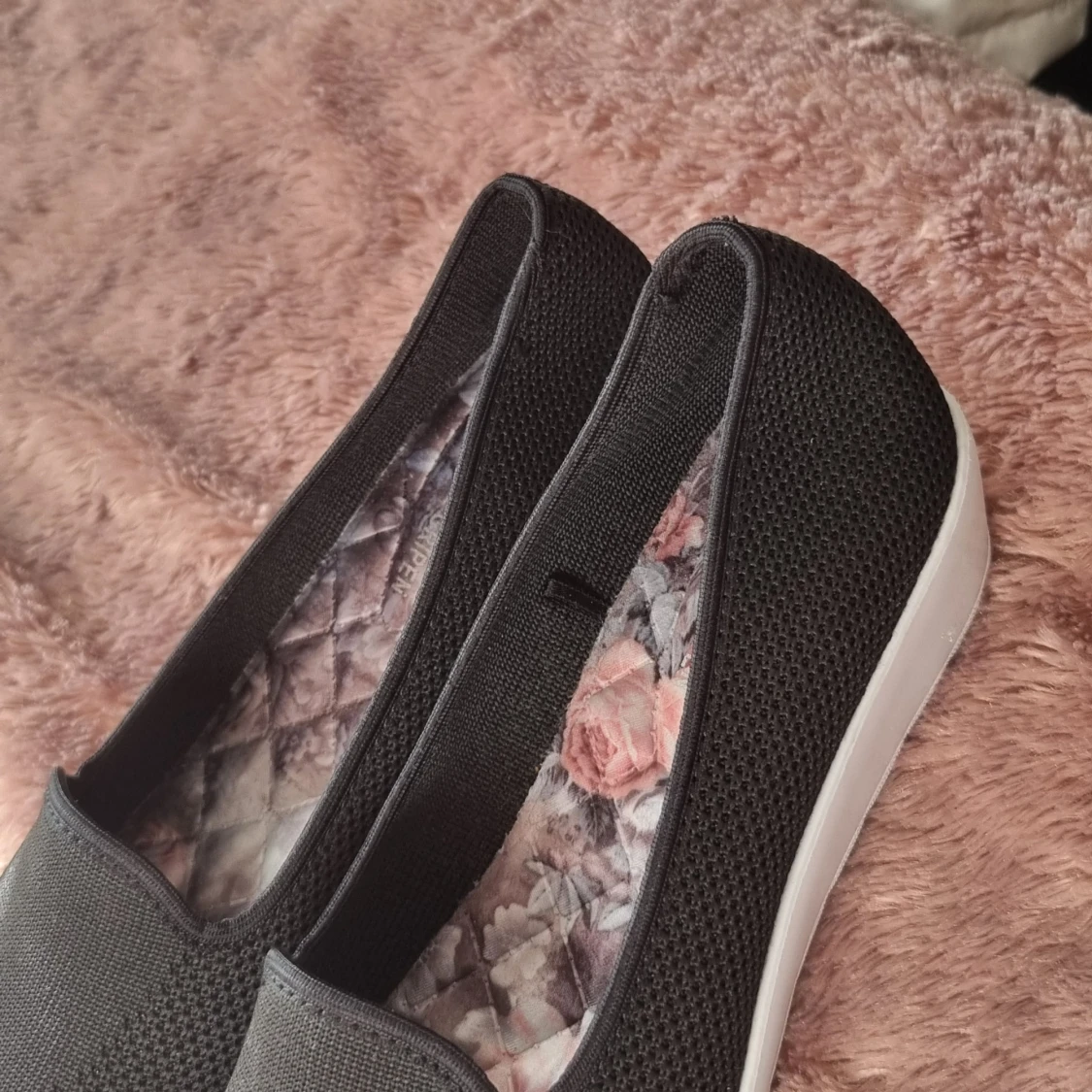 Svarta ballerinaskor med blommigt foder - 1