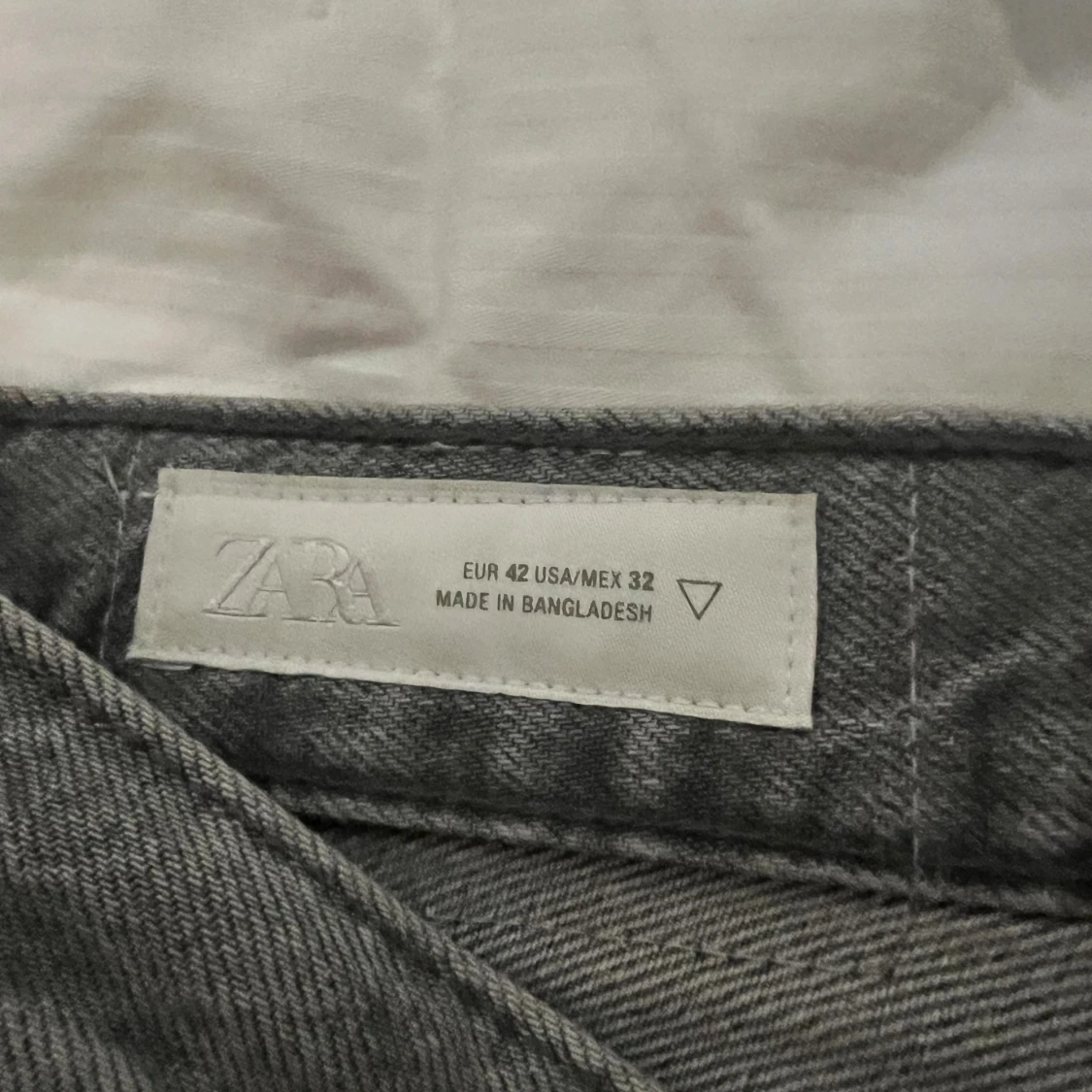 Grå jeans från Zara, storlek 42/32 - 2