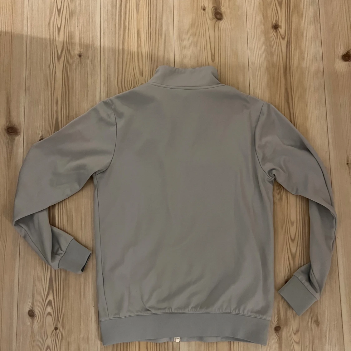 Grå tröja från WESC med zip strl.xs - 1