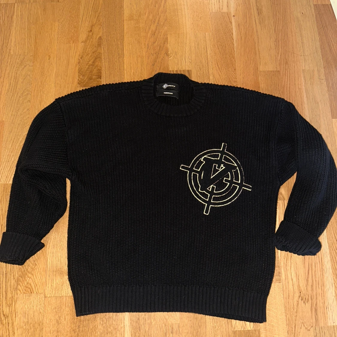 Svart stickad tröja från vicinity