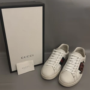 Gucci Ace Sneakers  - - Condition: 8/10 - Including: Box, Cards  - Color: White  - Size:   43,5 