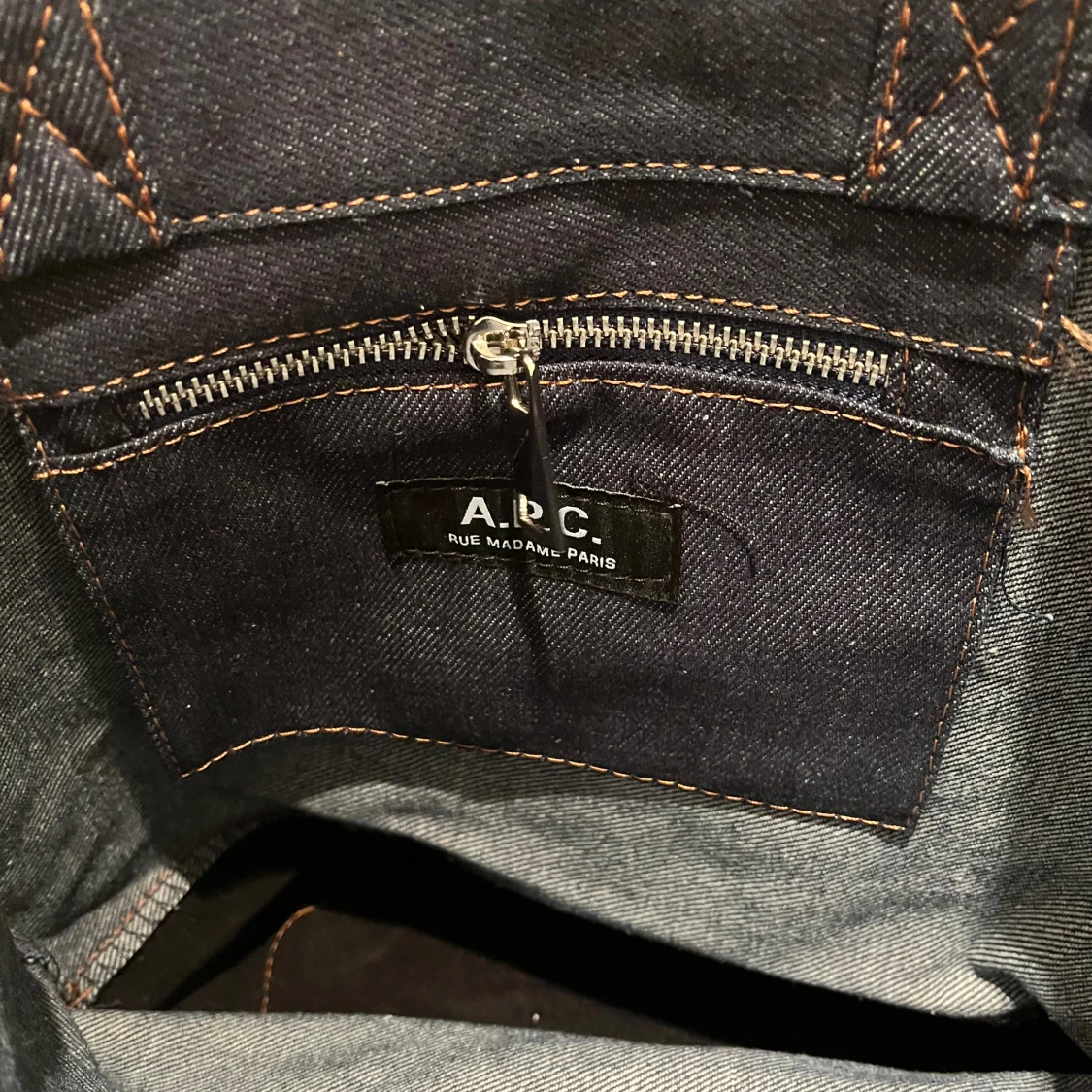 Mörkblå shoppingväska från A.P.C. - 2