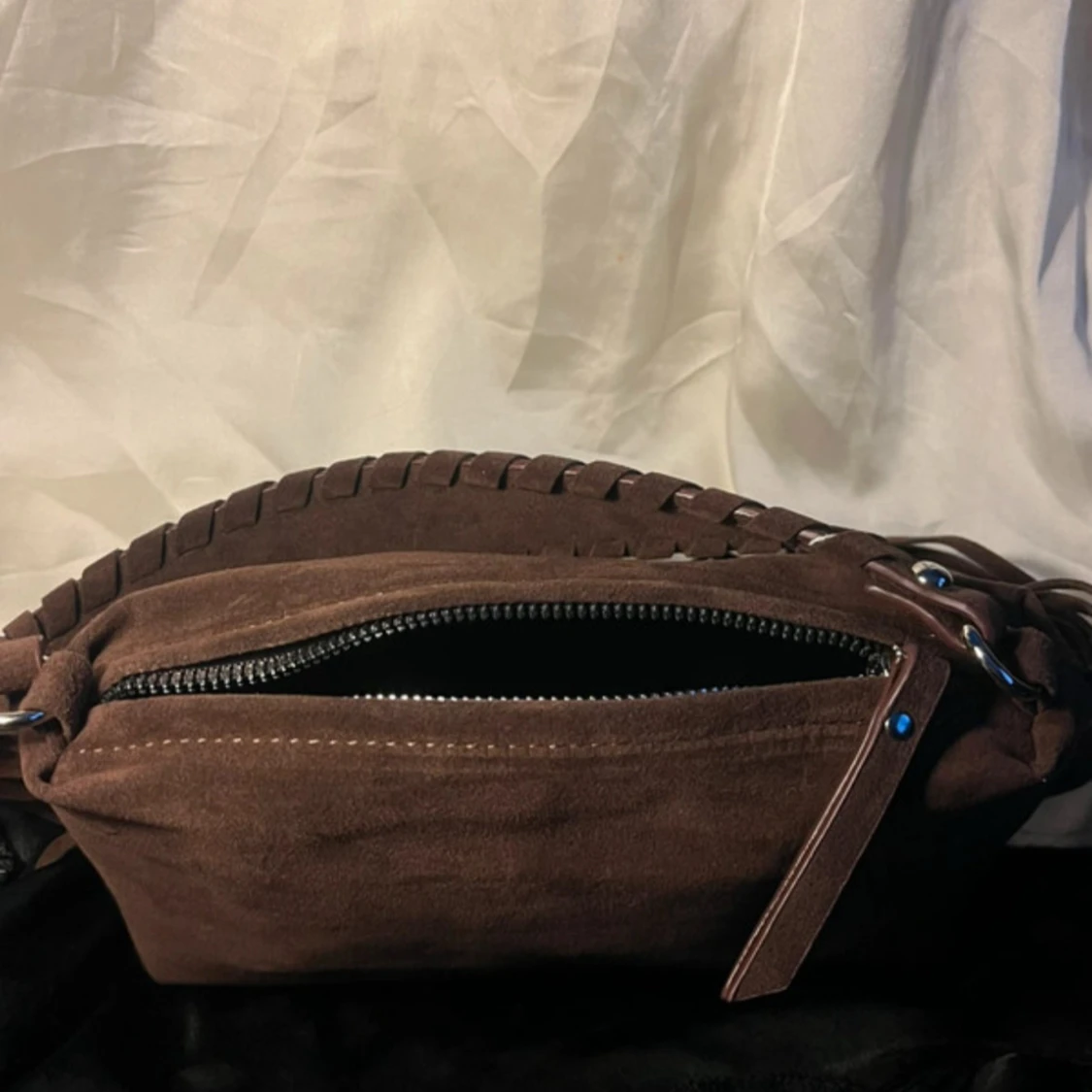 Brun mocka handväska med fransar - 4