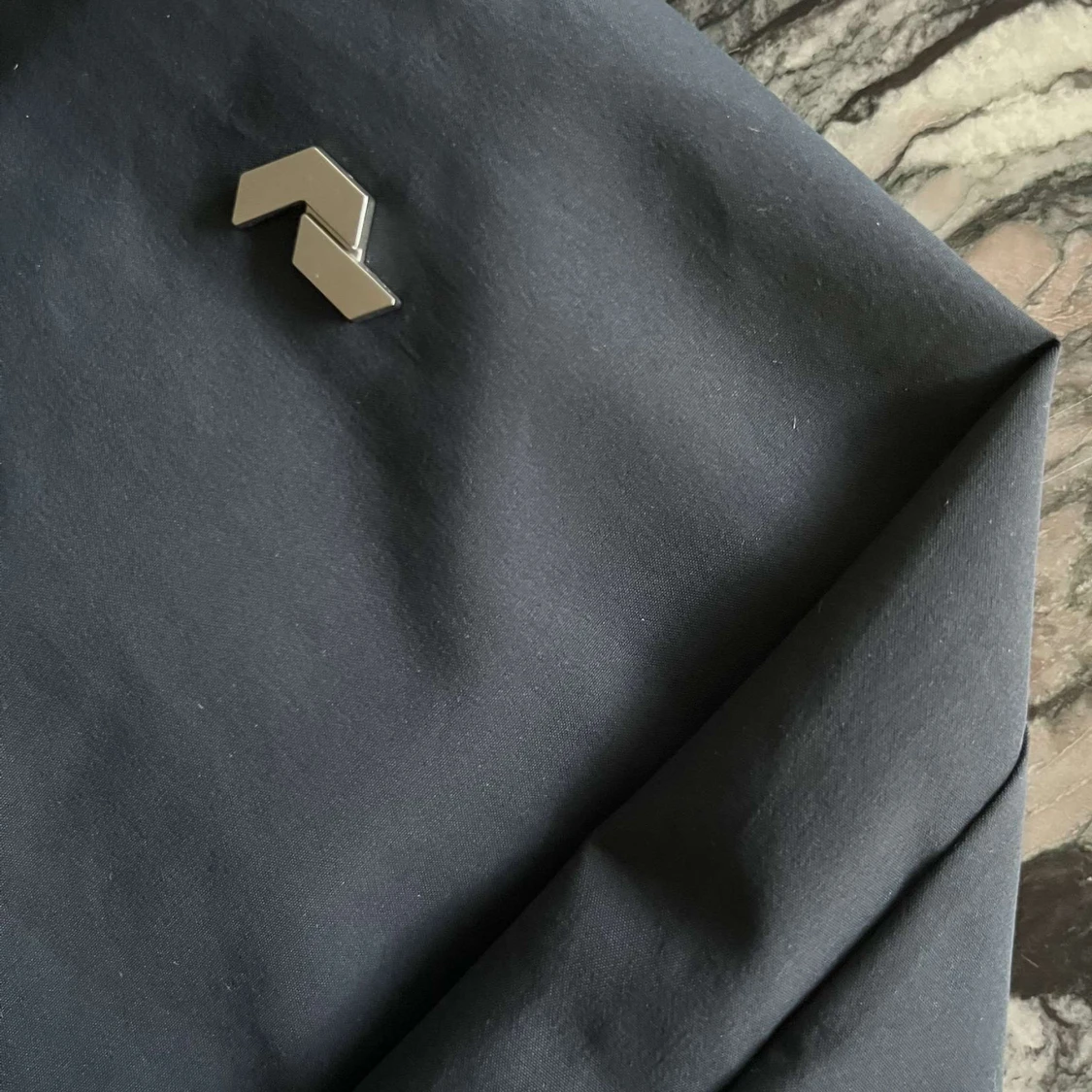 Mörkblå vindjacka från Peak Performance  - 3