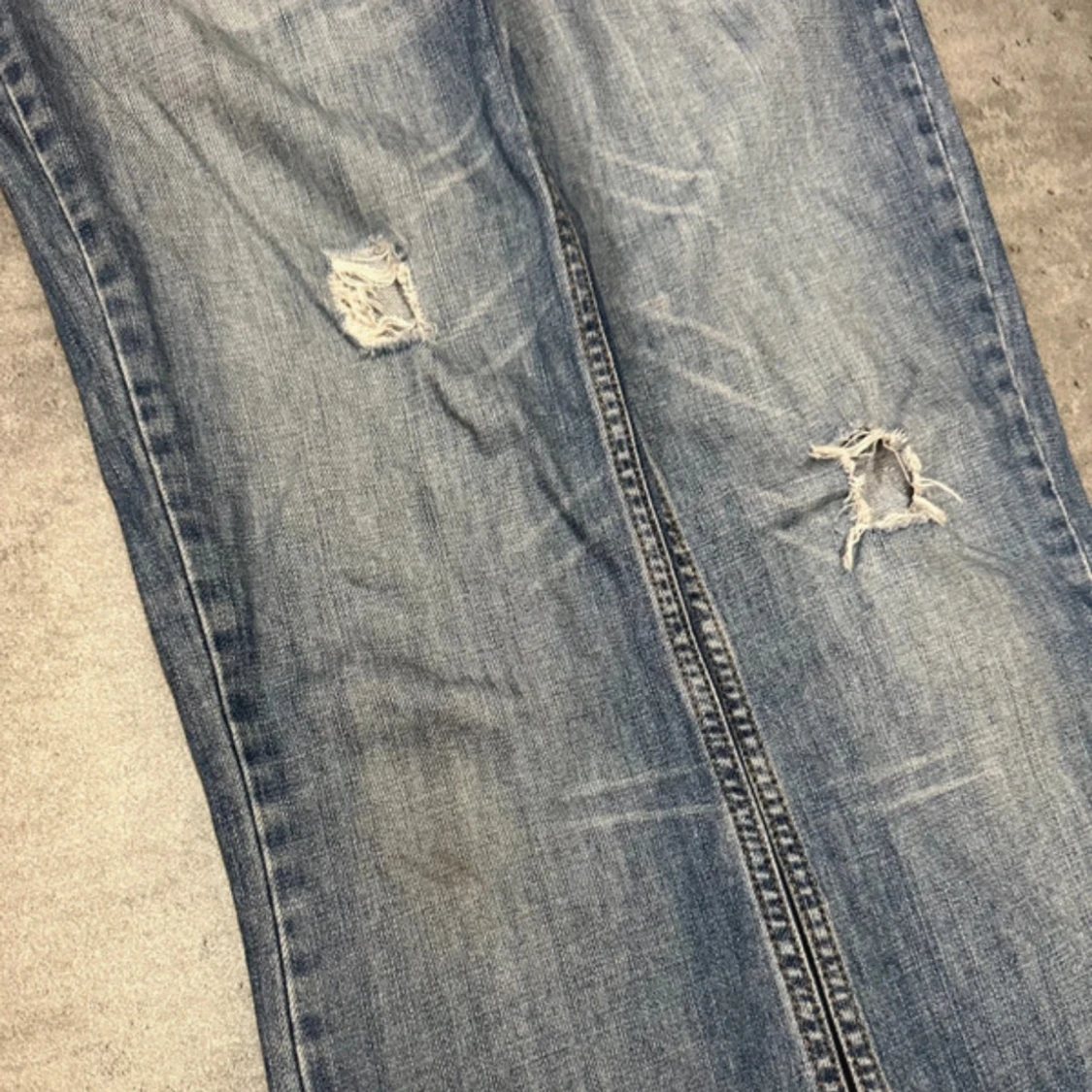  Bootcut jeans med slitningar - 4