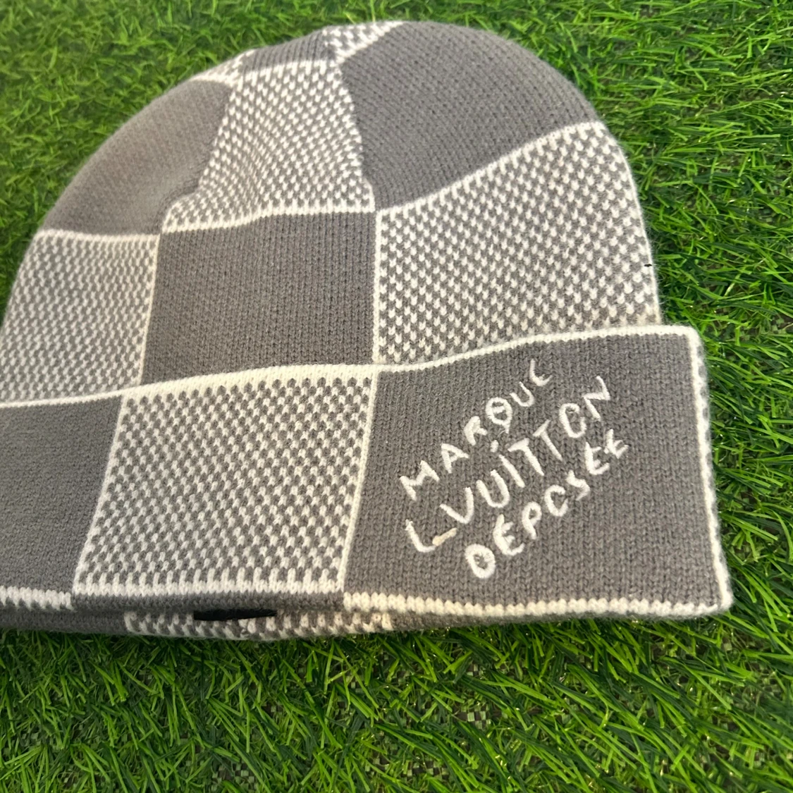 Grå rutig Łouis Vuiṯton mössa - 2