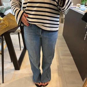 Jeans  - De mest perfekta jeansen från Zara med hög midja!!💕💕