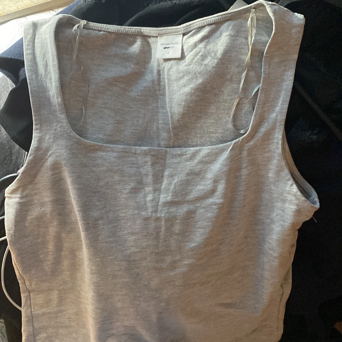 Tjockt linne med kvadratisk v-rigning  - 1