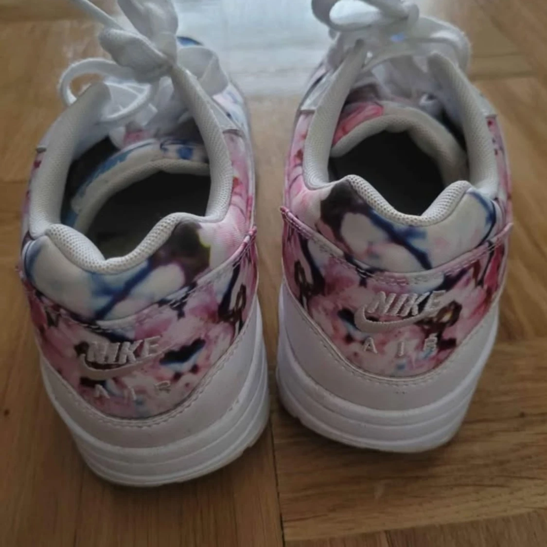 Nike Air Max med blommigt mönster - 1
