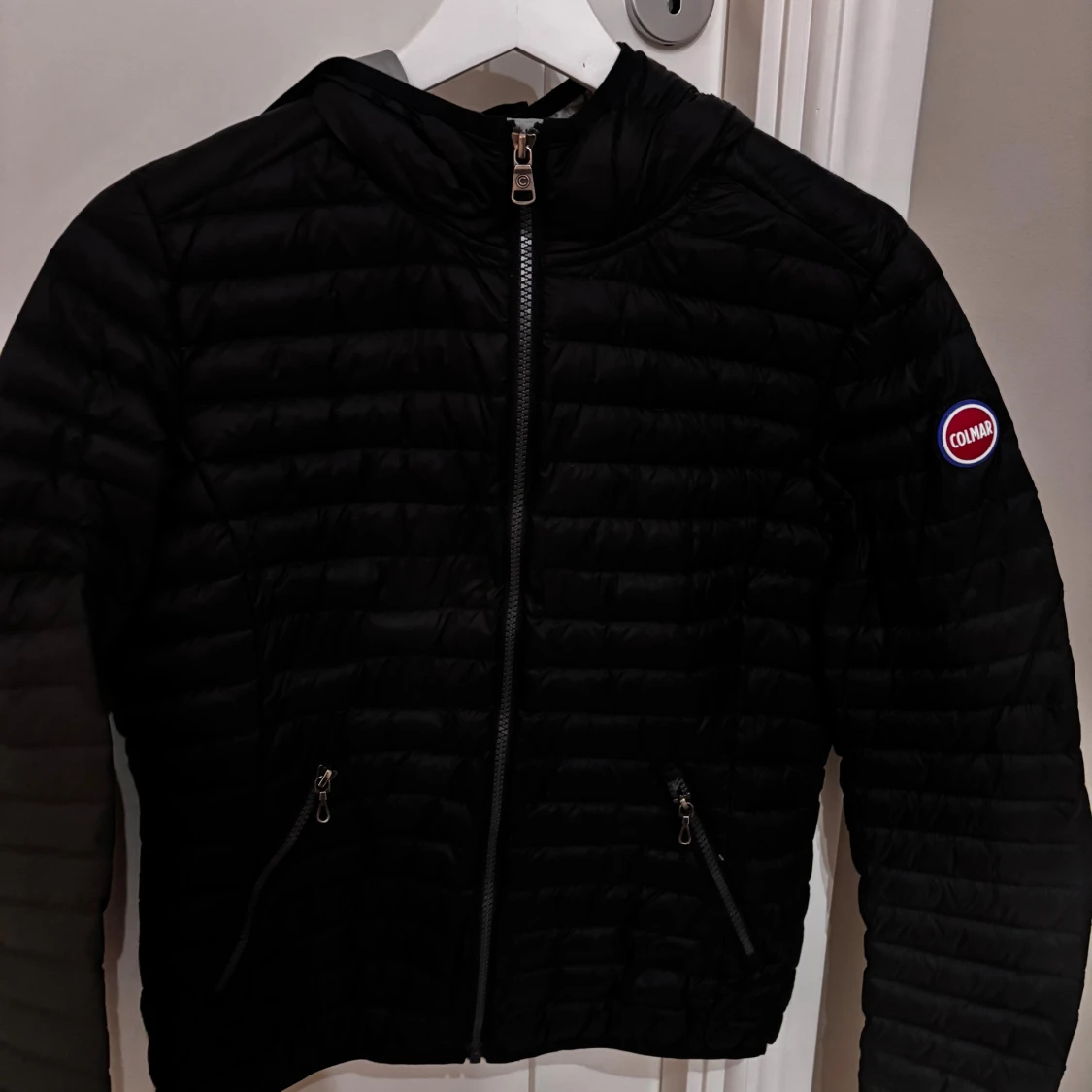 Svart pufferjacka från Colmar