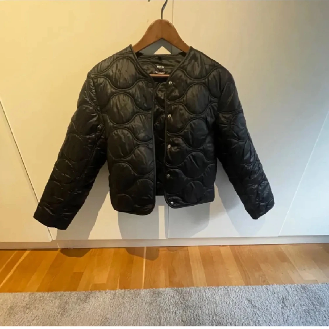 Svart quiltad pufferjacka från