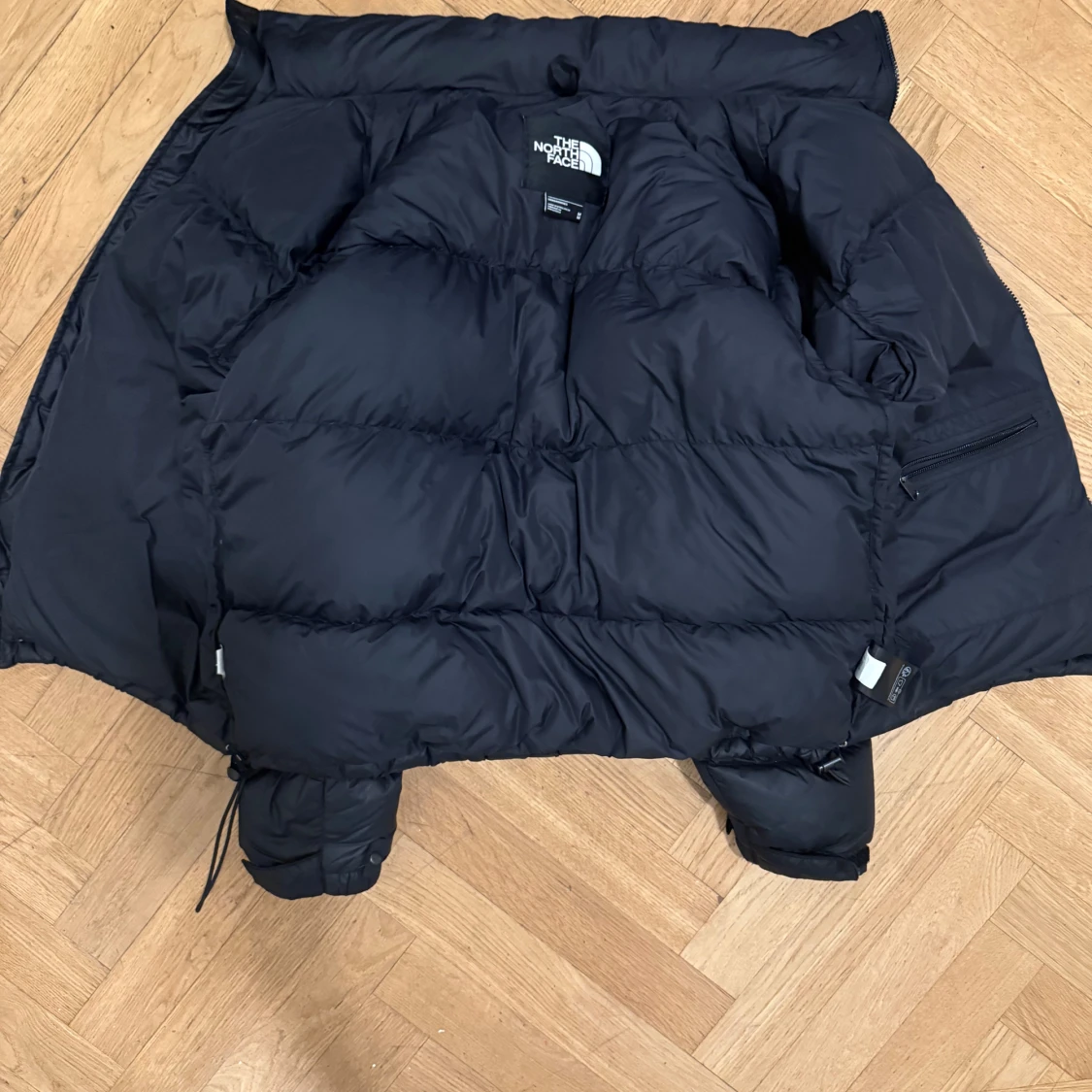 Svart pufferjacka från The North Face - 3