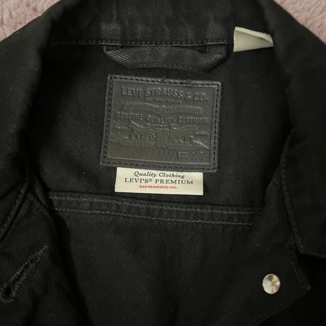 Svart jeansjacka från Levi's  - 1