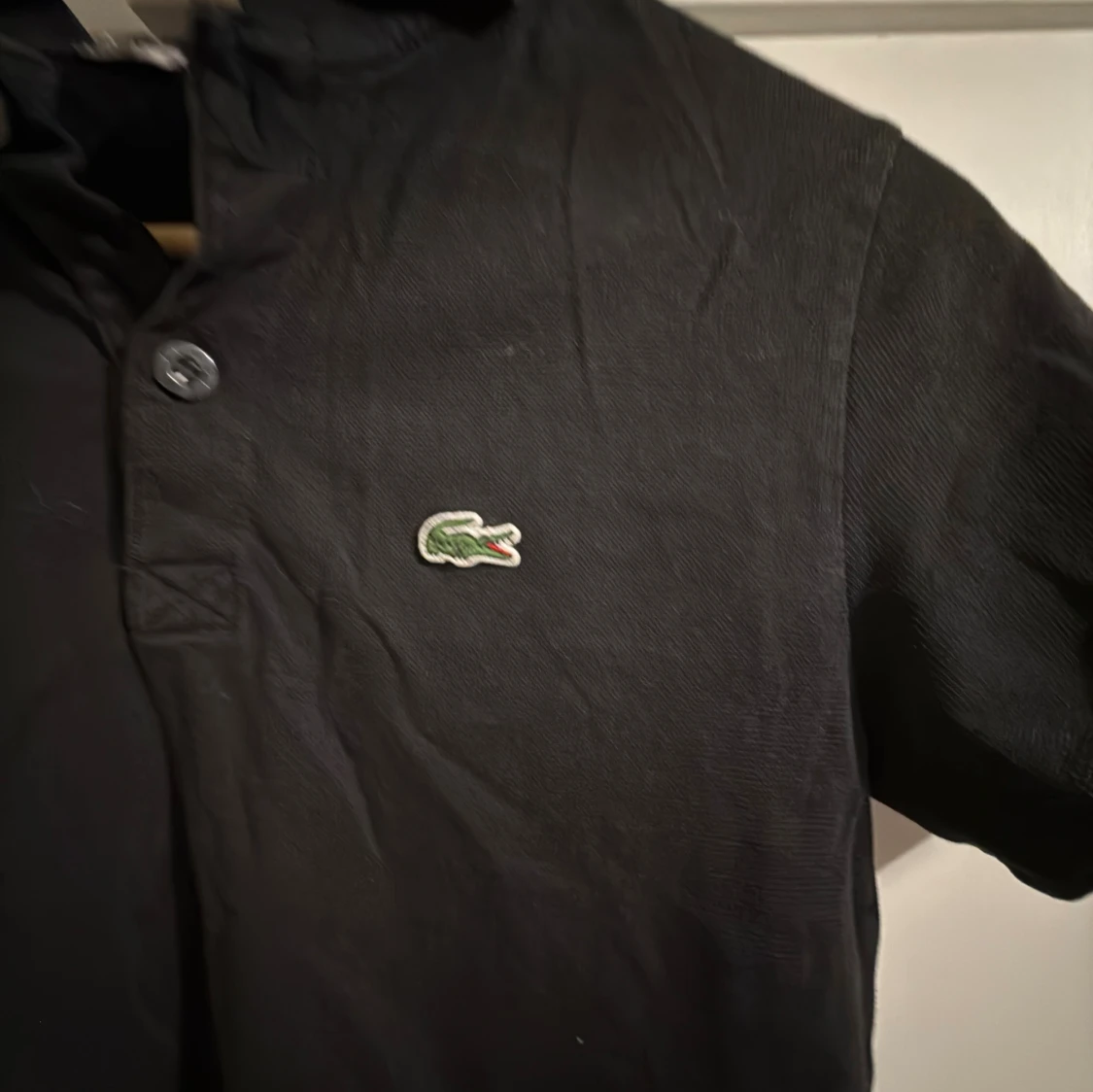 Svart pikétröja från Lacoste - 2