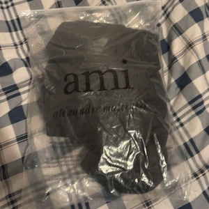 Ami Paris hoodie - En jätte bra kvalitet ami Paris hoodie rekommenderar starkt💪