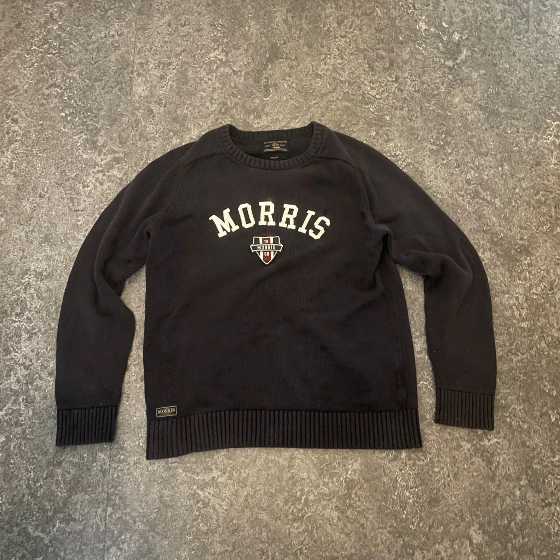 Svart stickad tröja från Morris