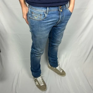 Jacob Cohën Bard 688 - Model: Bard(688) - Size: 33 - Skick: 10/10 - Mått: 111x43 (ytterbenslängd & midja i cm)