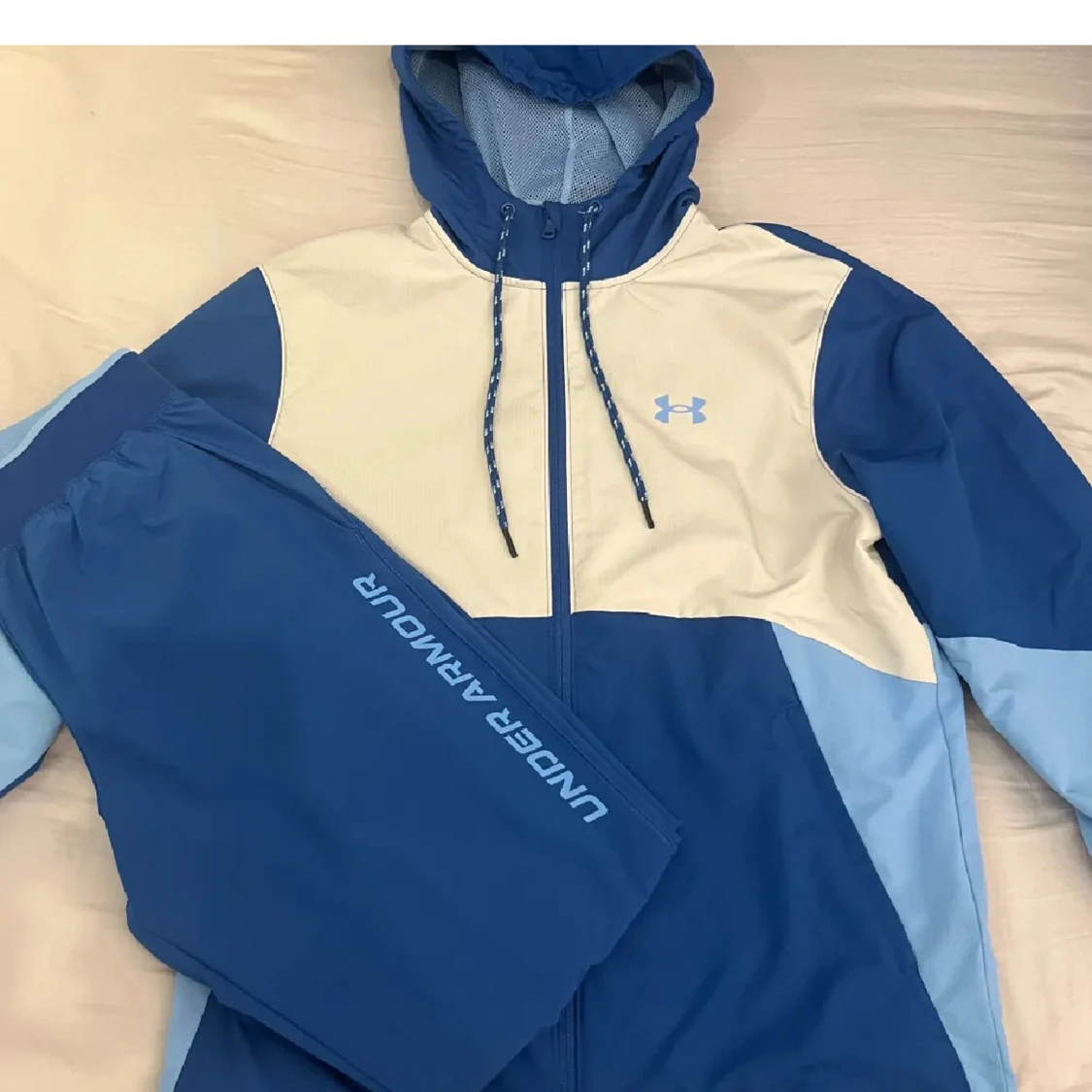 Under armour tracksuite använd nån månad 