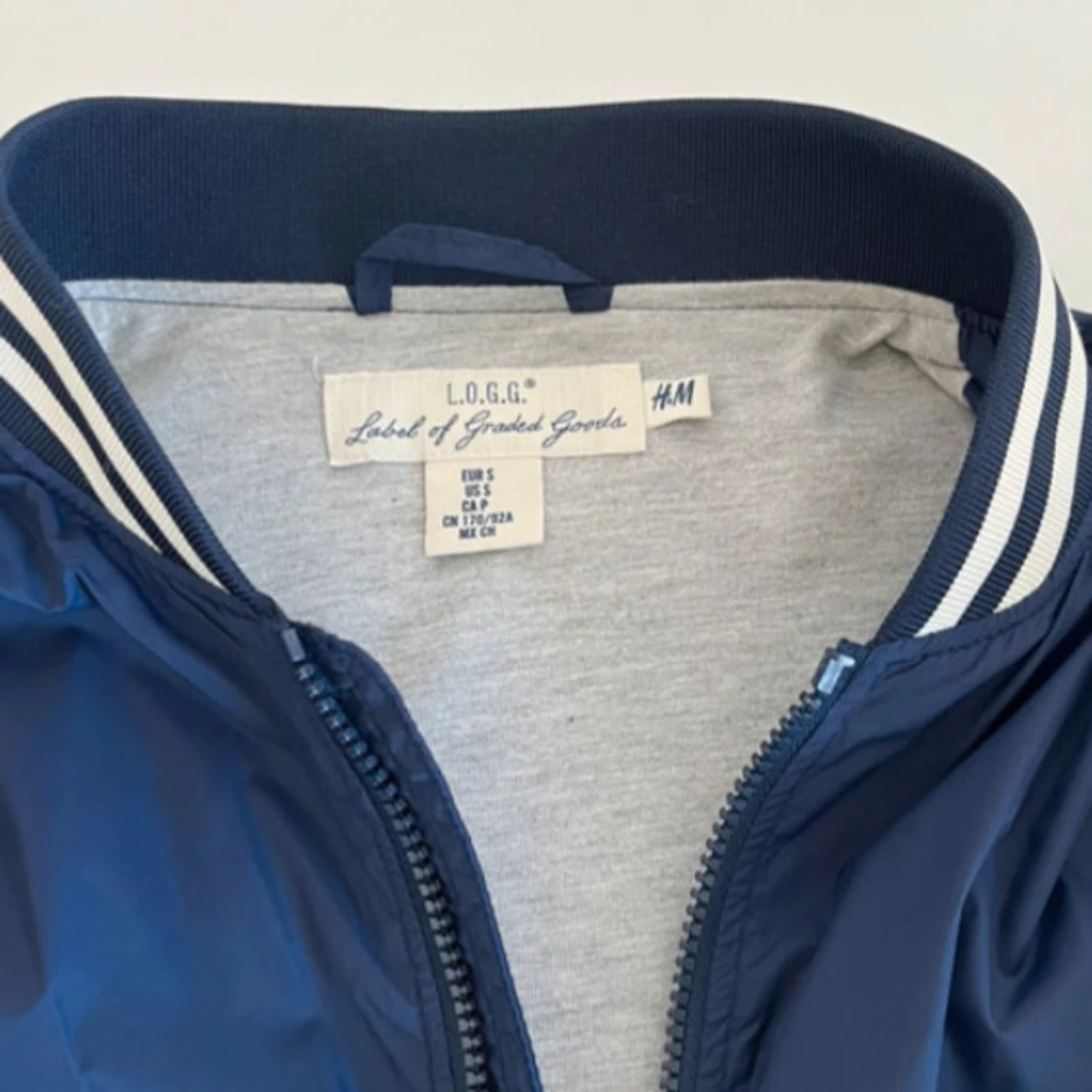 Marinblå bomberjacka från H&M L.O.G.G. - 2