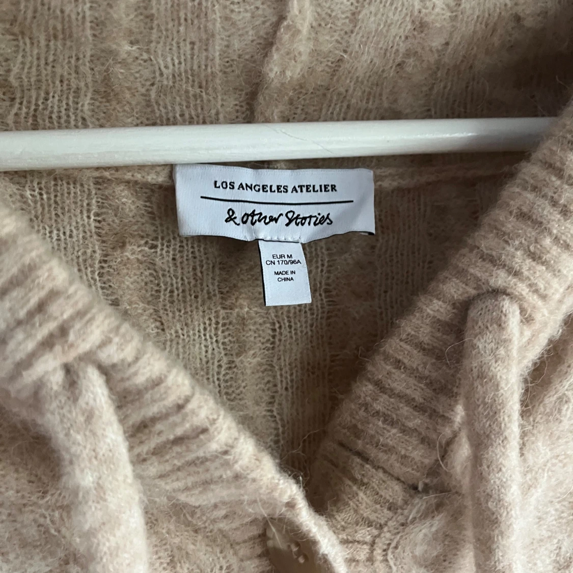Beige stickad hoodie-kofta från & Other Stories - 3
