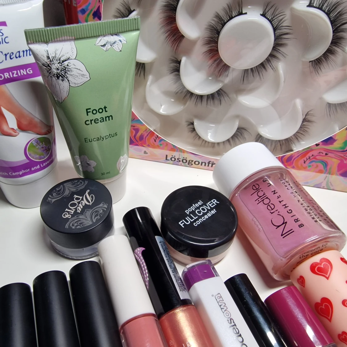 Stort sminkpaket med ögonskugga & läpprodukter med mera! - 3